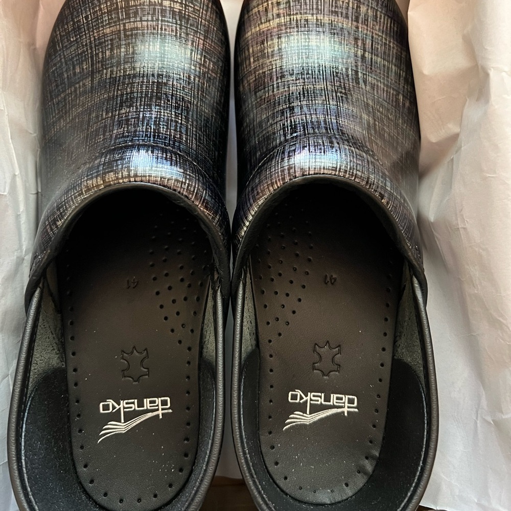 Dansko Clogs-Size 41-Linen Patent